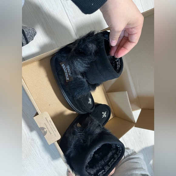 Brand new Manitobah mukluks - Picture 6 of 6